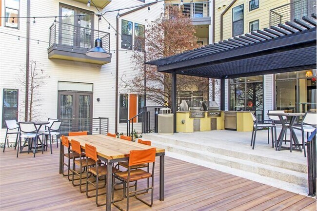 Building Photo - 1623 E 6th St