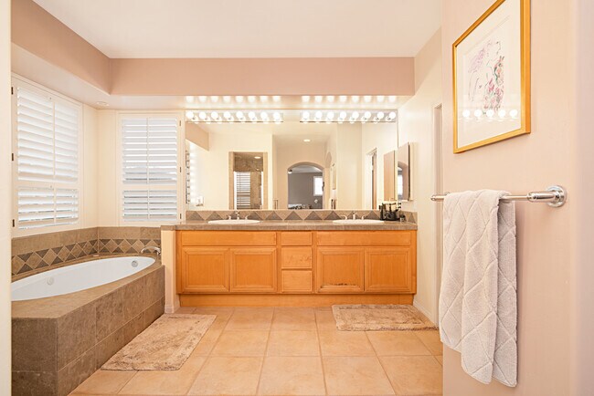 Building Photo - 14061 Mercado Dr