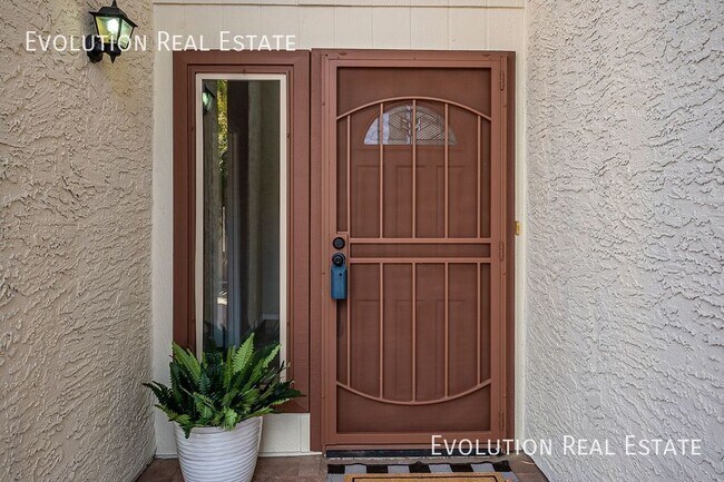 Building Photo - 2033 S Paseo Loma
