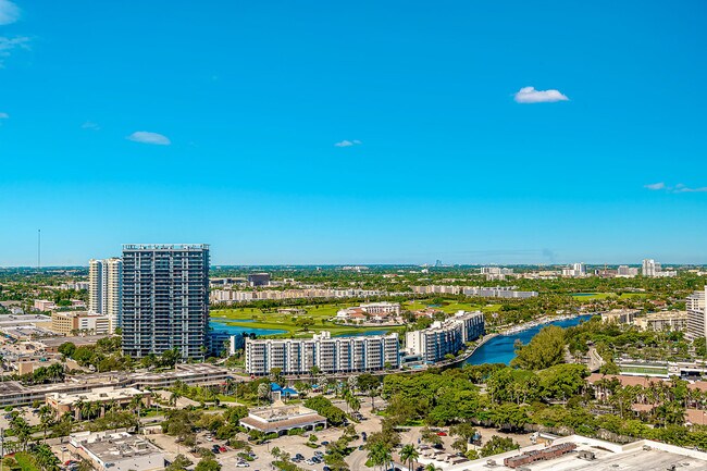 Building Photo - 2602 E Hallandale Beach Blvd