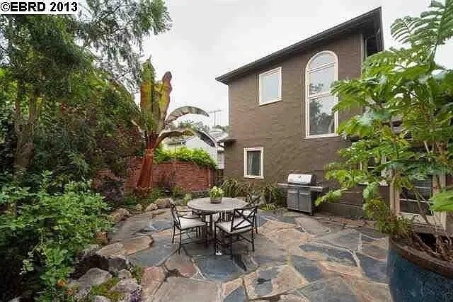 Building Photo - 2 Morrill Ct