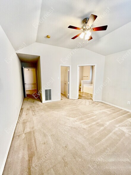Building Photo - 5037 Bedfordshire Dr