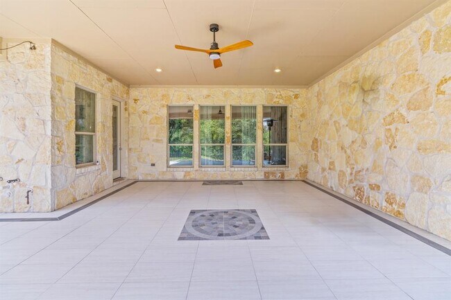 Building Photo - 3211 Herradura Dr