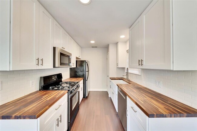 Building Photo - 519 Yucca Dr