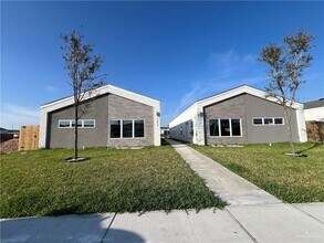 Building Photo - 11 E Hibiscus Ave