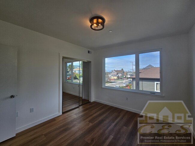 Building Photo - Modern Elegance Meets Timeless Charm – 4 bedroom 4 bath Home in North Oakland