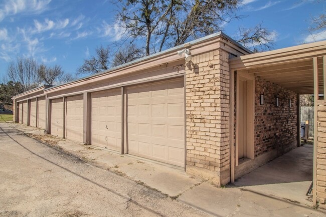 Building Photo - CHARMING 2 Bedroom, 1 Bathroom Arlington H...