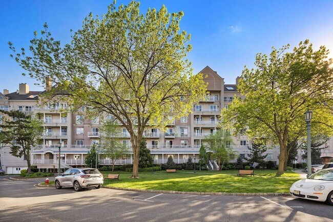 Building Photo - 102 Shearwater Ct E