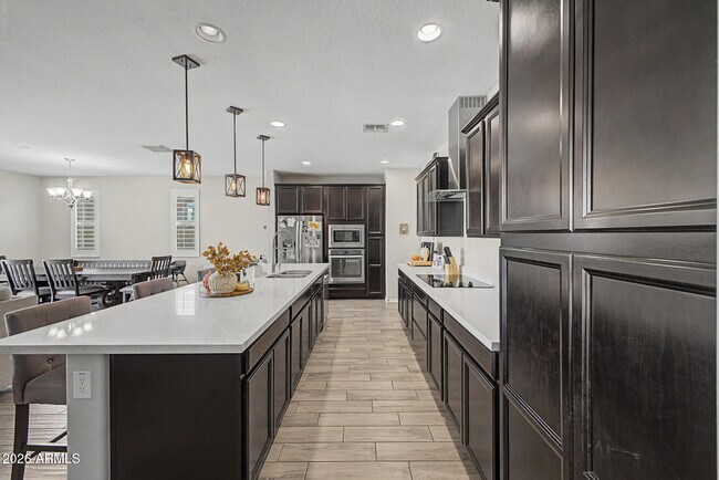 Building Photo - 12113 W Country Club Trail