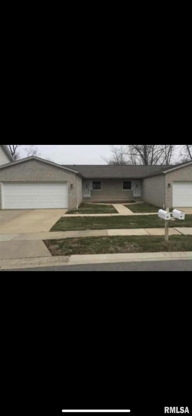 Primary Photo - 83 Marchelle Ave
