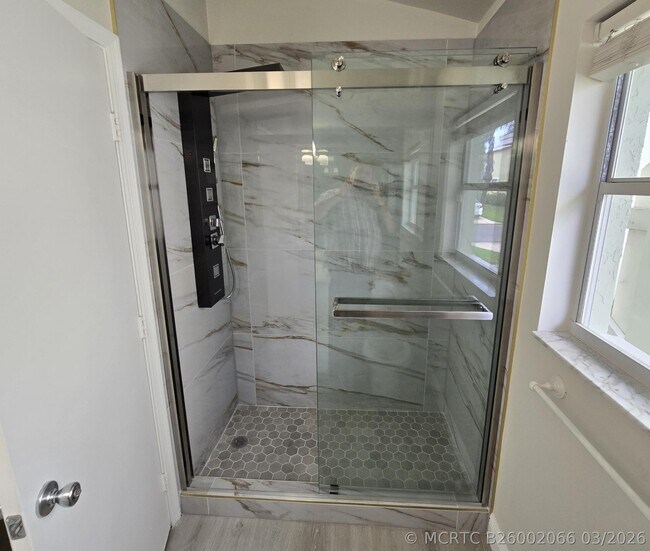 Building Photo - 1041 Fairfax Cir W