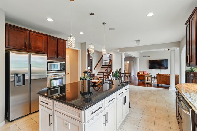 Building Photo - Five Bedroom House in Deerfield Township!
