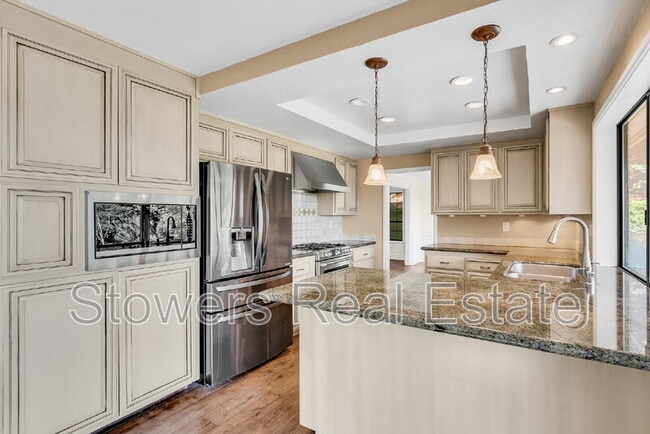 Building Photo - 325 Paraiso Dr