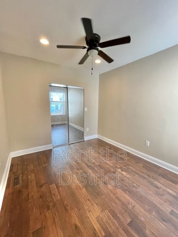 Building Photo - 318 Seaton Pl NE