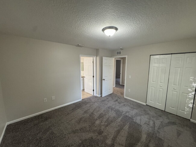 Building Photo - "Spacious 4-Bedroom Home with 2 Full Baths...