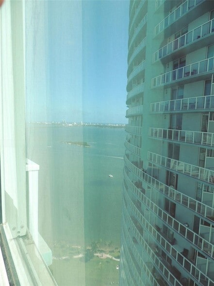 Building Photo - 1900 N Bayshore Dr