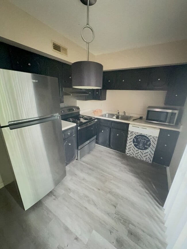 Building Photo - $200 off First Month's Rent! German-Style ...