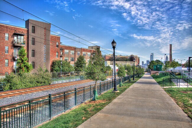 Building Photo - Experience urban living in this stylish to...