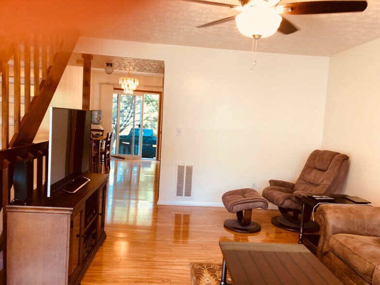 Building Photo - 8179 Rochester Way