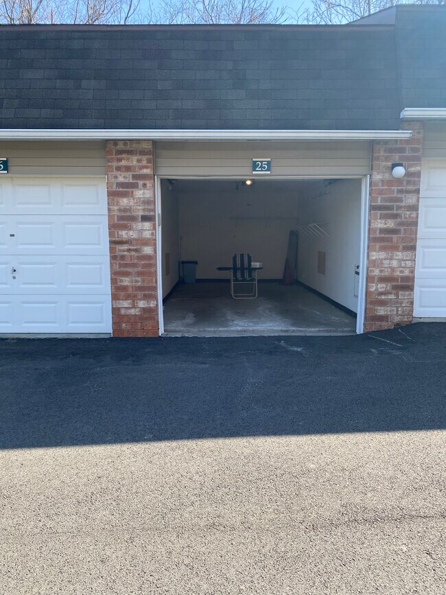 Building Photo - 602 Clubhouse Dr