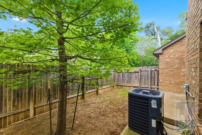 Building Photo - 2304 S Lakeline Blvd