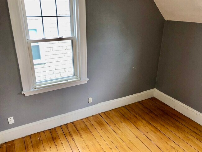 Building Photo - 44 Smith St