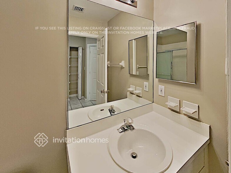 Building Photo - 444 SW 205th Ave