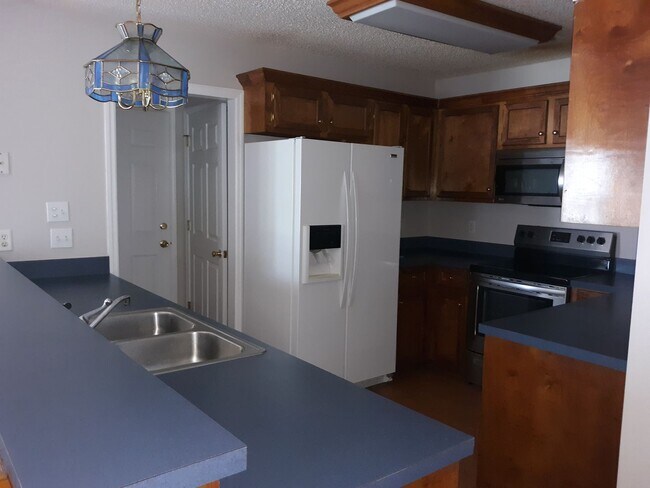 Building Photo - Charming Home in Northeast Columbia - Less...