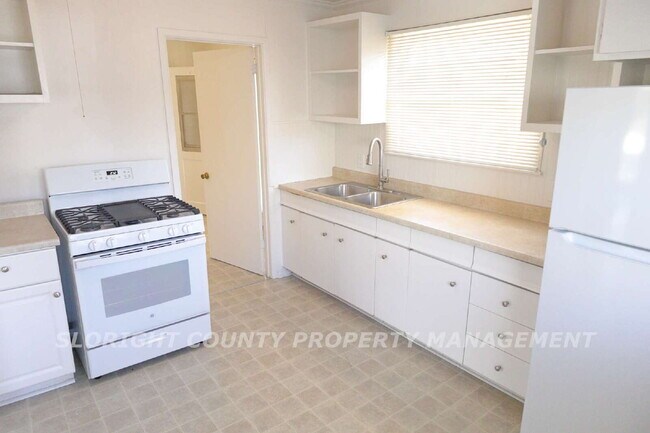 Building Photo - AVAILABLE NOW - Charming Old-Town SLO Home - 1 Bed / 1 Bath w/ BONUS ROOM