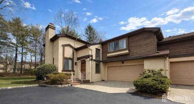 Building Photo - 470 Sayre Dr