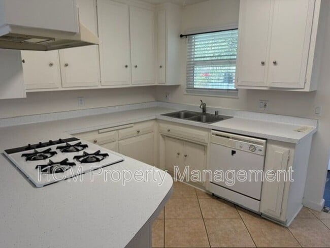 Building Photo - 16402 Birdie Ln
