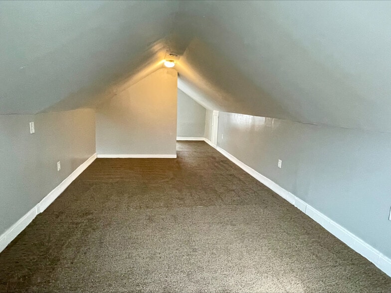 Building Photo - 1307 Nestor Ave