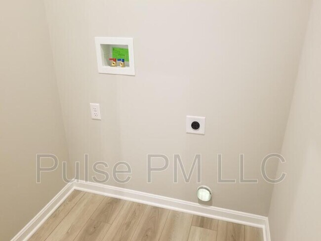 Building Photo - 1389 Meadowrun Ln