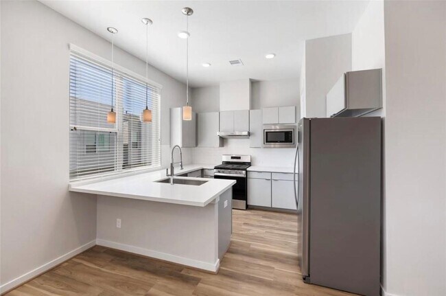 Building Photo - 602 Thornton Oaks Ln