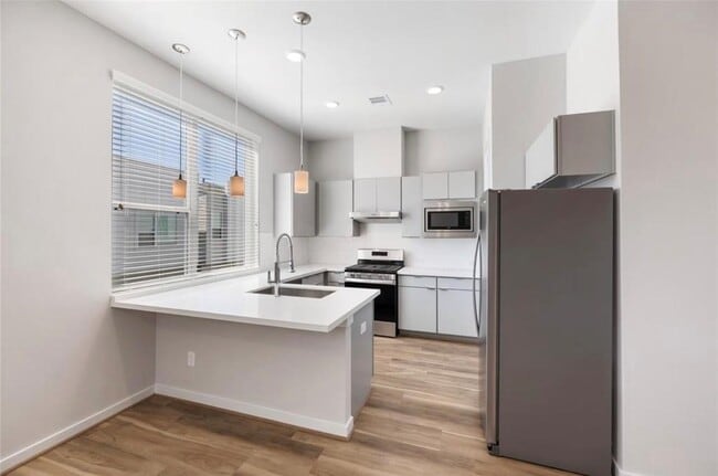 Building Photo - 606 Thornton Oaks Ln