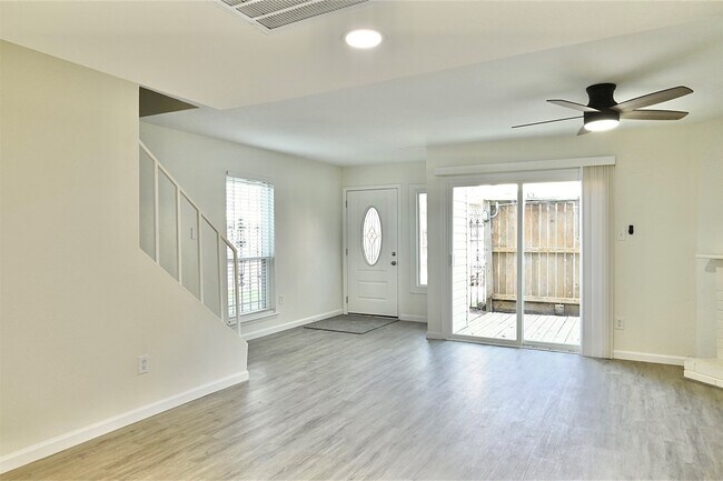 Building Photo - 7918 Prestwood Dr