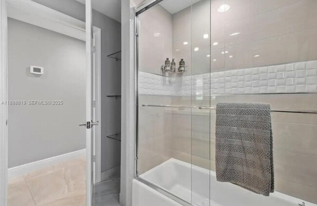 Building Photo - 7101 W Lake Dr