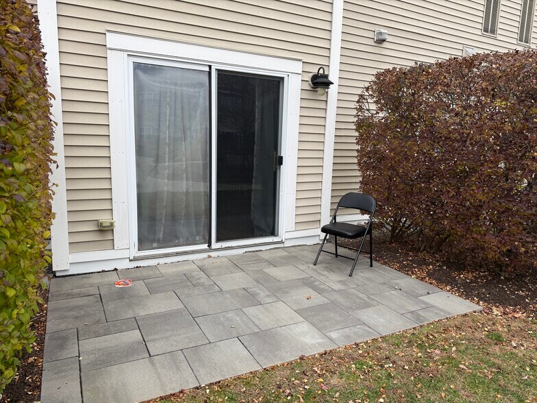 Building Photo - 211 Central St