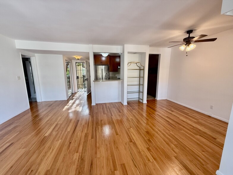 Building Photo - 5600 Kensington Way