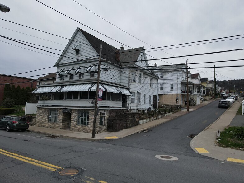 Building Photo - 601 W Main St