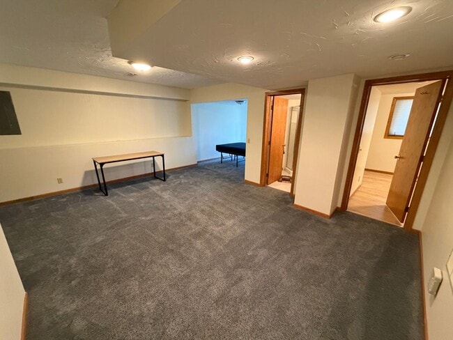 Building Photo - Beautiful 5 Bedroom 3 Bath Home for Rent in Lakeville!! Available NOW!