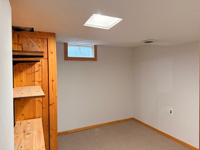 Building Photo - 5039 W Clayton Rd