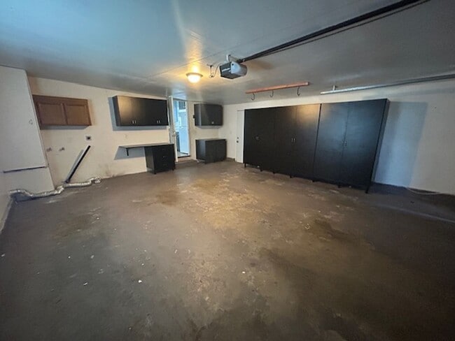 Building Photo - 419 W Walnut Ave