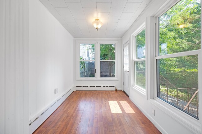 Building Photo - 258 Woodlawn Ave