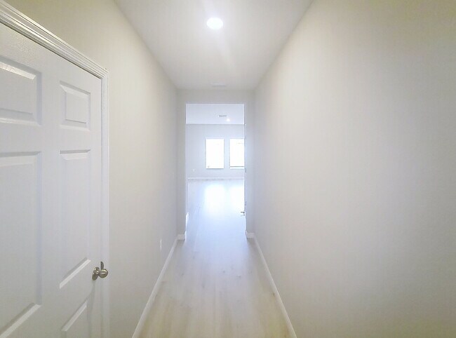 Building Photo - 12937 Camarillo Pl