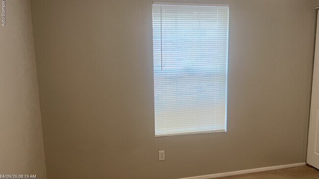 Building Photo - 501 Lantana Dr