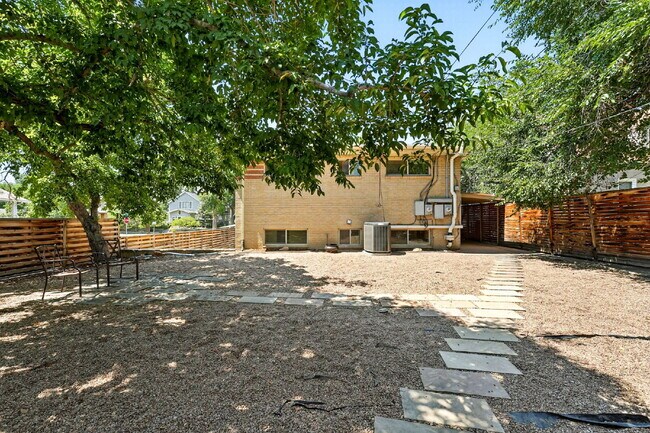 Building Photo - Great Property in the DU area!