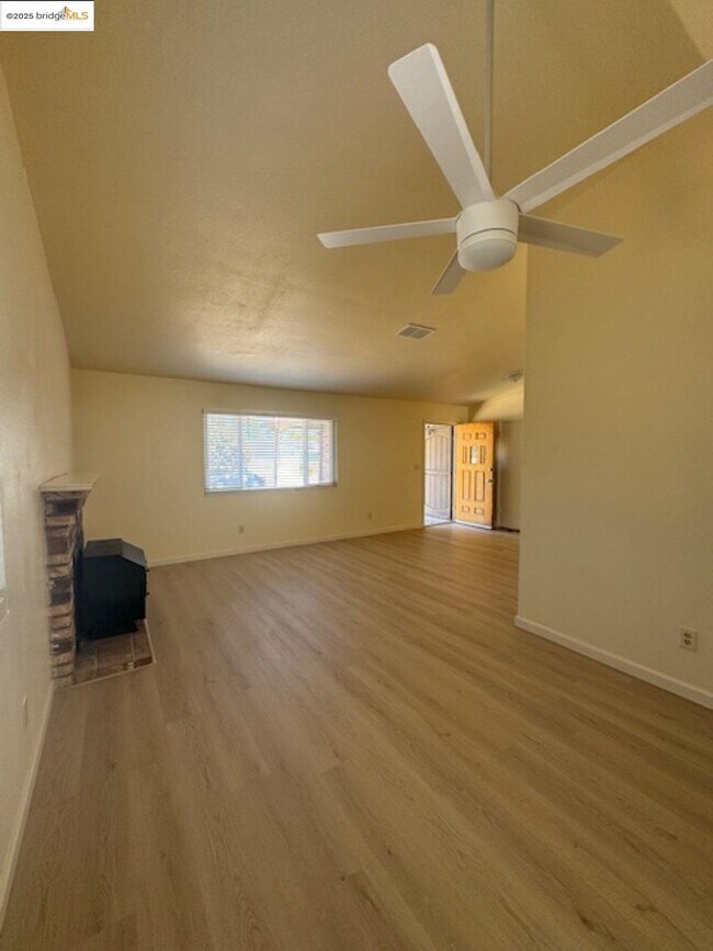 Building Photo - 3323 Blythe Dr