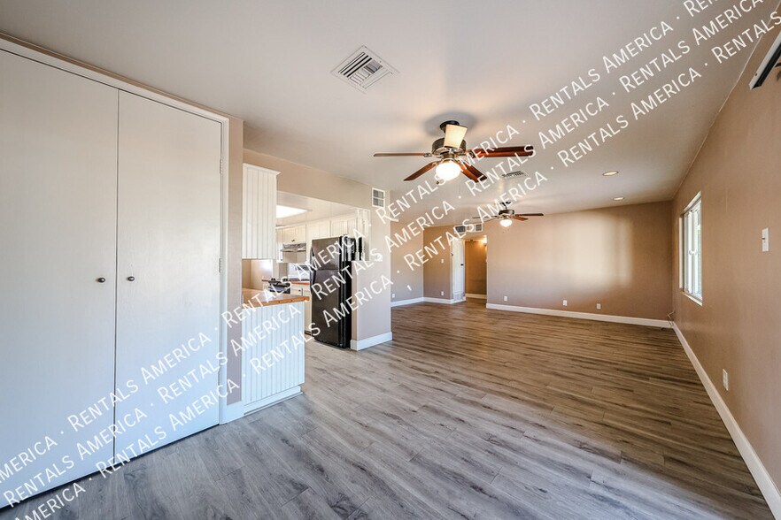 Primary Photo - 6924 E Cheery Lynn Rd