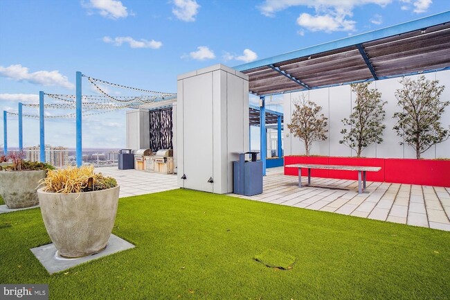 Building Photo - 930 Rose Ave